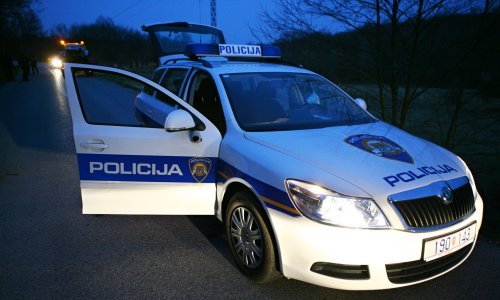 Lopov u Popovači pokušao provaliti u bankomat, pa ga 'digao u zrak'