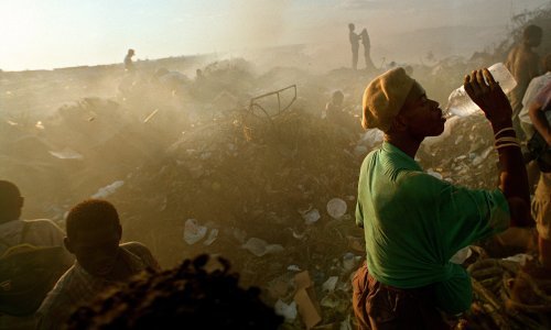 U padu zrakoplova na prometnu ulicu najmanje šestoro poginulih