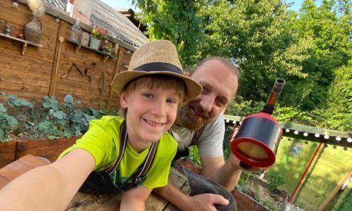 [FOTO] Oni su inspiracija: Upoznajte tatu i sina Vorberger, nerazdvojne 'kompiće' koji zajedničkim snagama stvaraju genijalne nove stvari od recikliranih materijala