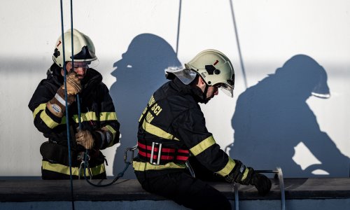 Vatrogasci u Metkoviću saniraju dimnjake i puknuta stakla nakon potresa u BiH