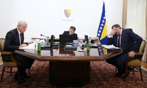Džaferović i Komšić sretni zbog izbornih rezultata Macrona i Goloba, Dodik baš i ne
