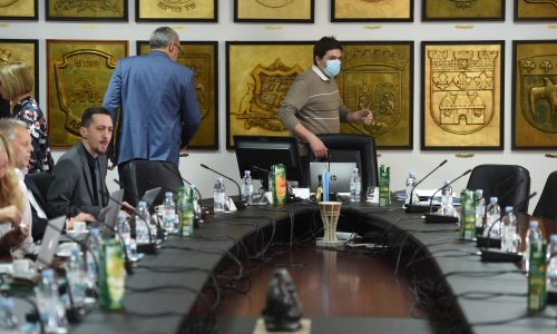 Srušen kvorum, četvero Kerumovih vijećnika i Ante Franić napustili sjednicu