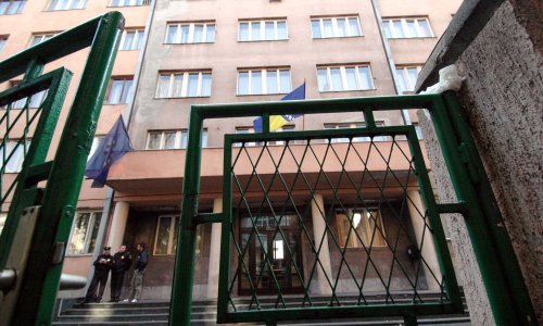 Deset bivših bošnjačkih dužnosnika optuženo za ratne zločine u opkoljenom Sarajevu