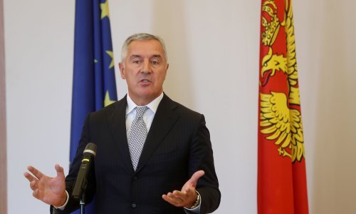 Đukanović traži hitnu istragu nakon prijetnji bombama u školama