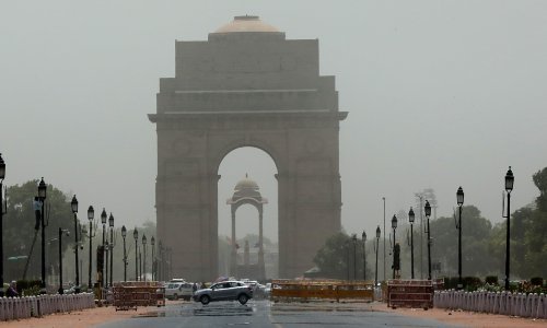 Temperature u Indiji se penju iznad 46 stupnjeva, u Delhiju se zapalilo odlagalište otpada