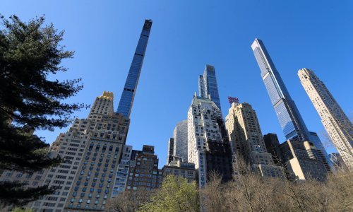 Steinway Tower: Manhattanska 'igla' basnoslovnih skupih i praznih stanova