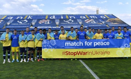 [FOTO] U Maksimiru pružili utjehu Ukrajincima; dva Dinama odigrala prijateljsku utakmicu s humanitarnim ciljem
