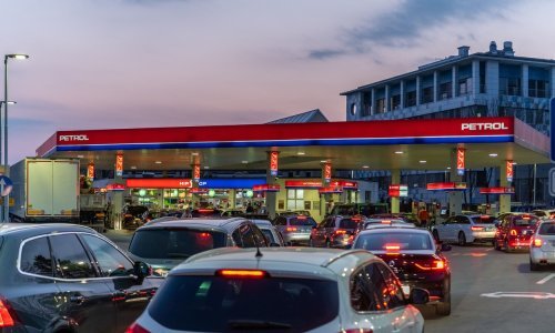 Petrol zbog zamrzavanja cijena goriva traži odštetu od države: Prodajemo derivate ispod nabavnih cijena, očekujemo novac