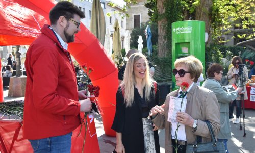 Peđa Grbin u Puli dijelio karanfile pa se osvrnuo na novog ministra: On nema pojma o radu i radništvu