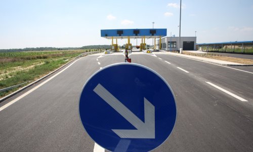 Alkoholizirani stranac okrenuo se polukružno na autocesti pa nastavio voziti u suprotnom smjeru