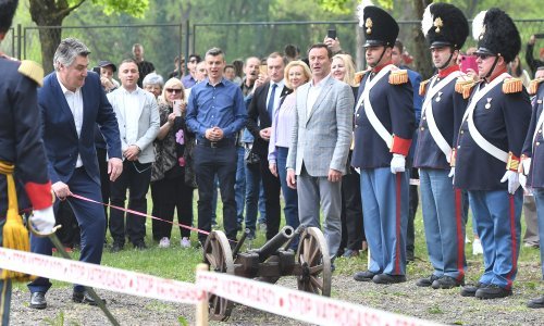 Milanović rafalno po nabavi Rafalea: Imamo 12 aviona s kravatom jer je debeli dječak ušao u tvornicu slatkiša... Topli su koliko je burek topao!