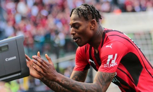 Milan od njega želi stvoriti novu superzvijezdu i spreman je dati mu  trostruko veću plaću; kako će na ovu milijunsku ponudu odgovoriti PSG i Englezi?