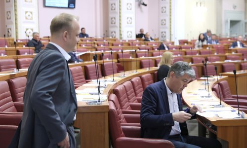 U Saboru jedni o gašenju gimnazija i novoj školskoj godini, a Bulja zanima što se događa sa 'našom didovinom'