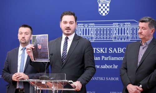[VIDEO] Suverenisti: Uklanjanje grba u Bleiburgu je poraz hrvatske diplomacije