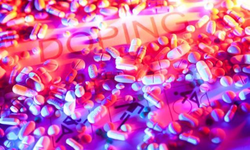 Dizač utega dopingiran, ima 80 godina