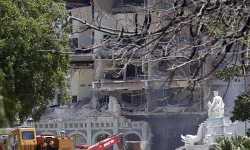 [FOTO] Snažna eksplozija odjeknula centrom Havane; urušili se katovi poznatog hotela, najmanje 8 osoba poginulo