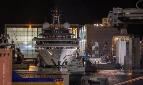 [FOTO] Italija zaplijenila jahtu vrijednu 700 milijuna dolara za koju se govorilo da pripada Putinu