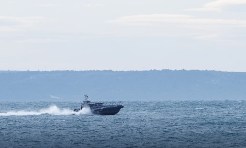 Iz prevrnute jedrilice kod Pule spašeno pet osoba