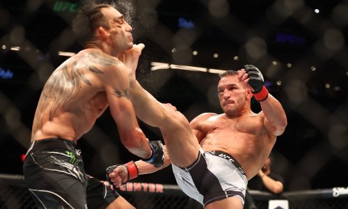 [FOTO] Brutalan nokaut na UFC-u 274! Atraktivnim 'front kickom' uspavao je nesretnog suparnika i pokupio bonus večeri