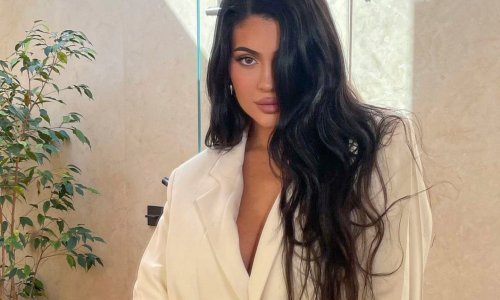 Izgubila je 18 kilograma: Kylie Jenner pozirala u bikiniju i ponosno istaknula figuru nakon poroda