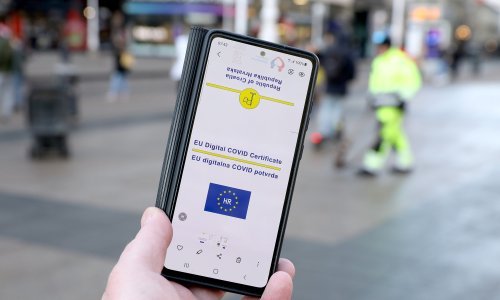 Samohrana majka dvoje djece koja se nije htjela cijepiti i testirati opravdano je dobila otkaz