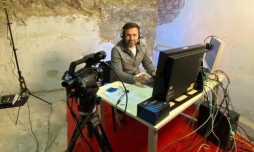 Malo tko će ostati ravnodušan kad vidi fotografiju ukrajinskog komentatora Eurosonga: 'Javljamo se uživo iz bunkera'