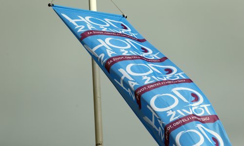 Vigilare uoči Hoda za život: 'Tomaševiću, mrzitelju nerođene djece, a i demokracije i procedura, odvjetnici kreću'