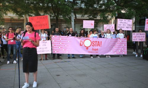 [VIDEO] Stravično iskustvo Osječanke: 'Sestra je rekla da odem u WC te, ako želim obdukciju, rukama zadržim plod'