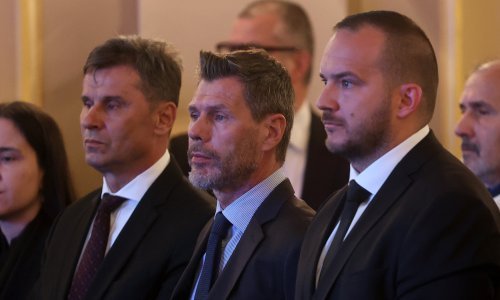 [FOTO] Neka od najvećih nogometnih imena bivše države došla u Sarajevo odati počast Ivici Osimu; Zvonimir Boban vrlo emotivan: Napravio je od nas...