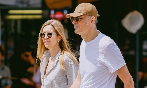 Maja Tedeschi izgleda sjajno u chic kombinaciji: U šetnji sa suprugom pokazala je krpice po posljednjoj modi, a našle su se tu i najomraženije cipele sezone