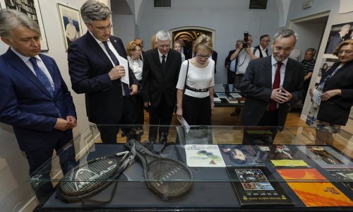 [FOTO] Otvorena izložba o Franji Tuđmanu, pogledajte tko je došao od poznatih političkih lica