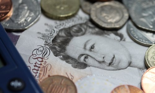 Britanska stopa nezaposlenosti najmanja od 1974., ali plaće zaostaju za inflacijom