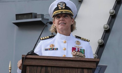 Upoznajte prvu zapovjednicu američkog nosača aviona; pod njezinom paskom su grdosija od 333 metra, 5000 ljudi i 60 zrakoplova