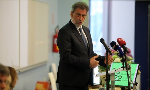Fuchs: Izmijenit ćemo odluku o upisu u srednje škole