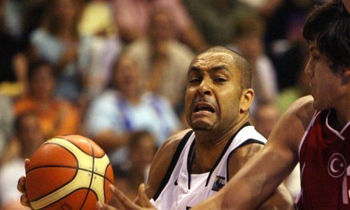 Prerani odlazak velikog igrača. Košarkaški svijet tuguje, preminuo je Ademola Okulaja