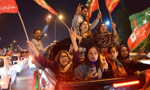 Zbog bijesa smijenjenog premijera, ova zemlja koja posjeduje nuklearno oružje na rubu je građanskog rata, donosimo detalje