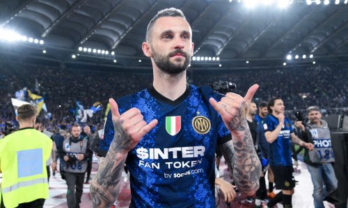 Serie A se naklonila Marcelu Brozoviću, hrvatski reprezentativac je proglašen najboljim veznjakom; evo tko su najbolji napadač, branič i vratar...