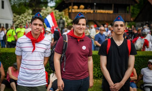'Titovi pioniri' u Kumrovcu slave njegov 130. rođendan, obratio im se Stjepan Mesić: Krivci su zbrisali nakon rata, ali zlato nisu zaboravili