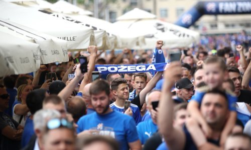 Pogledajte atmosferu oko Maksimira i na zagrebačkim ulicama prije najvećeg hrvatskog derbija Dinama i Hajduka