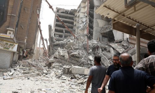 Urušila se zgrada u Iranu; petero mrtvih i deseci zarobljenih ispod ruševina