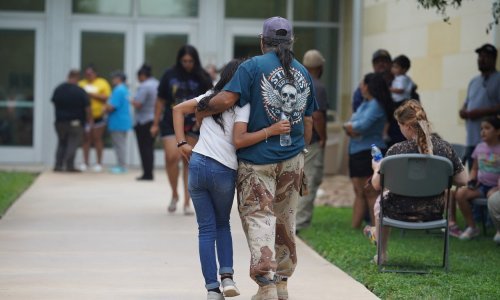 Pucnjava u školi u Teksasu: Postavlja se pitanje zašto su policajci čekali sat vremena prije nego što su ušli i ubili napadača