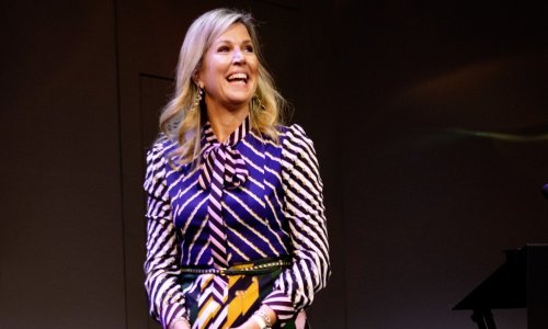 Odvažna kraljica: Samo ljubiteljici 'maximalizma' može dobro pristajati ovakva upečatljiva kreacija