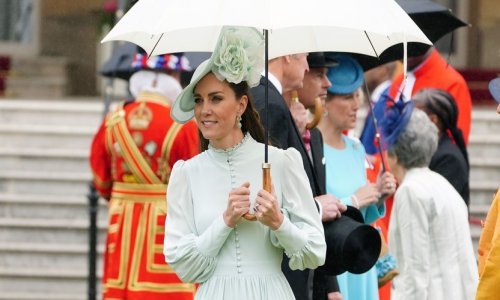 Retro stajling za vrtnu zabavu: Kate Middleton zablistala u haljini vlastite krojačice