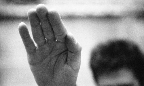 Incident u Slavonskom Brodu: Maturanti se fotografirali s nacističkim pozdravom. S njima i ozarena profesorica hrvatskog