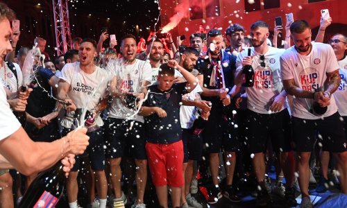 Deset tisuća dionica Hajduka prodane udruzi Naš Hajduk: Sretni smo i ponosni što su navijači vlasnici 30,12 posto kluba