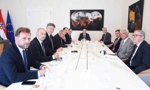 [FOTO] Plenković: Sastali smo se s vojnim pilotima iz Oluje, Vlada će iskoristiti sve mehanizme da zaštiti njih i dignitet Domovinskog rata