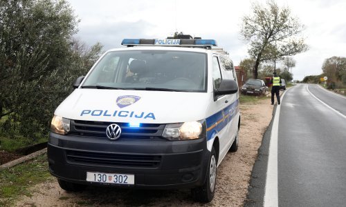 Muškarac poginuo nakon pada u pedeset metara dubok jarak