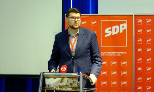 Grbin na Forumu mladih: Obrazovni sustav mora stvoriti ljude koji znaju što znači desnica podignuta u zrak