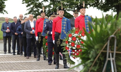 U Osijeku položeni vijenci u povodu Dana državnosti