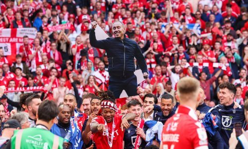 [VIDEO/FOTO] Pogledajte impresivne scene slavlja povratka u Premier ligu kultnog kluba. Nije ih bilo 23 godine, a dvostruki su prvaci Europe